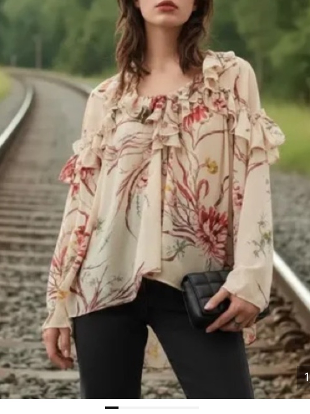 H&M Floral blouse ruffle is oversized size XL